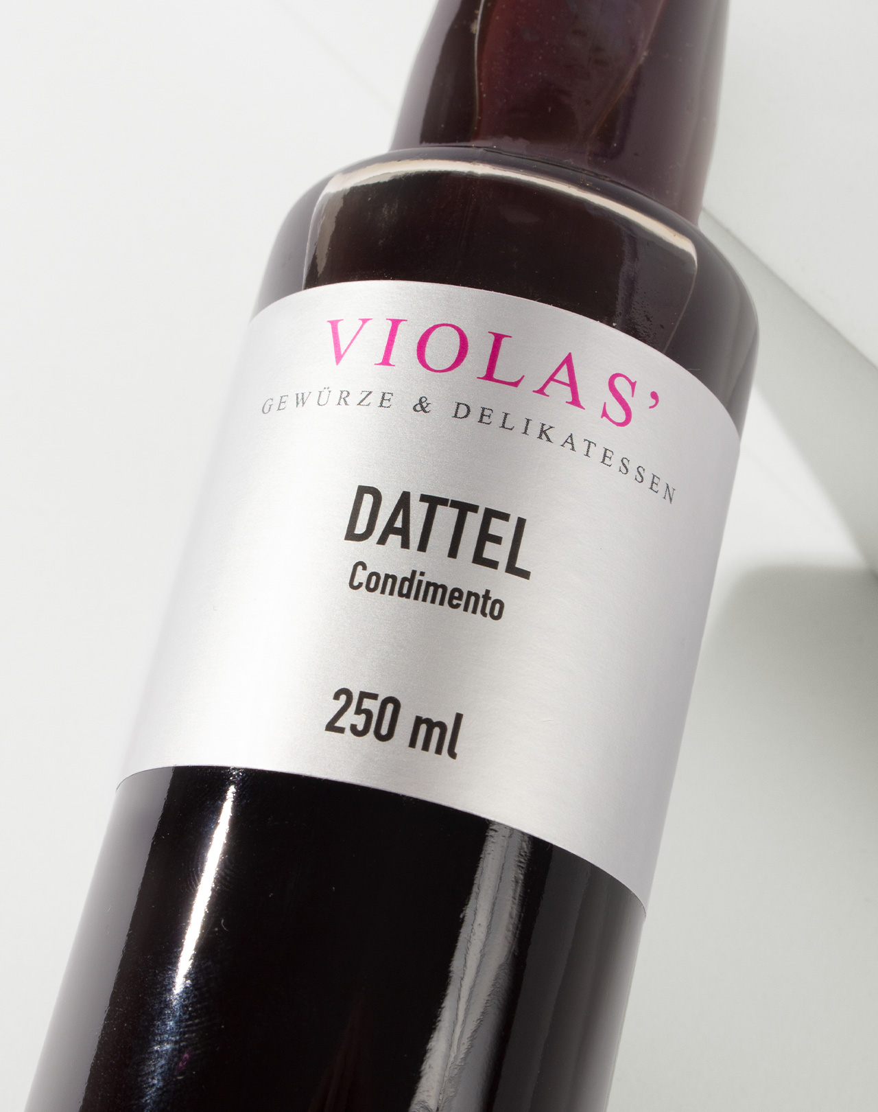 VIOLAS’ Dattel